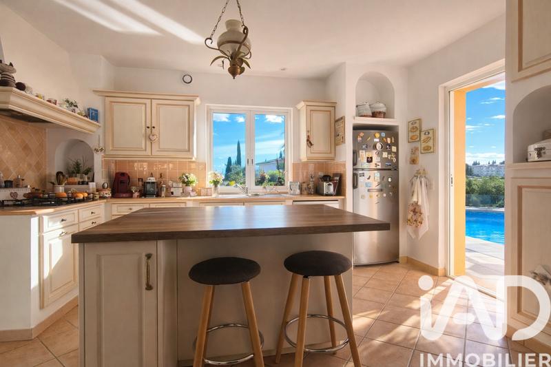 Maison - 200 m² - 6 pièces