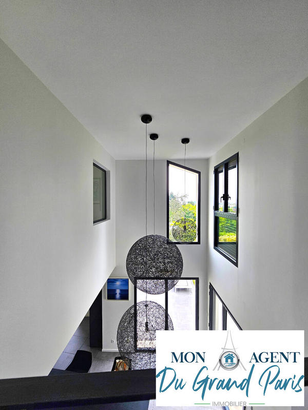 Maison - 204 m² - 7 pièces