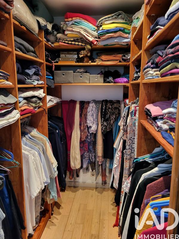 Maison - 180 m² - 8 pièces