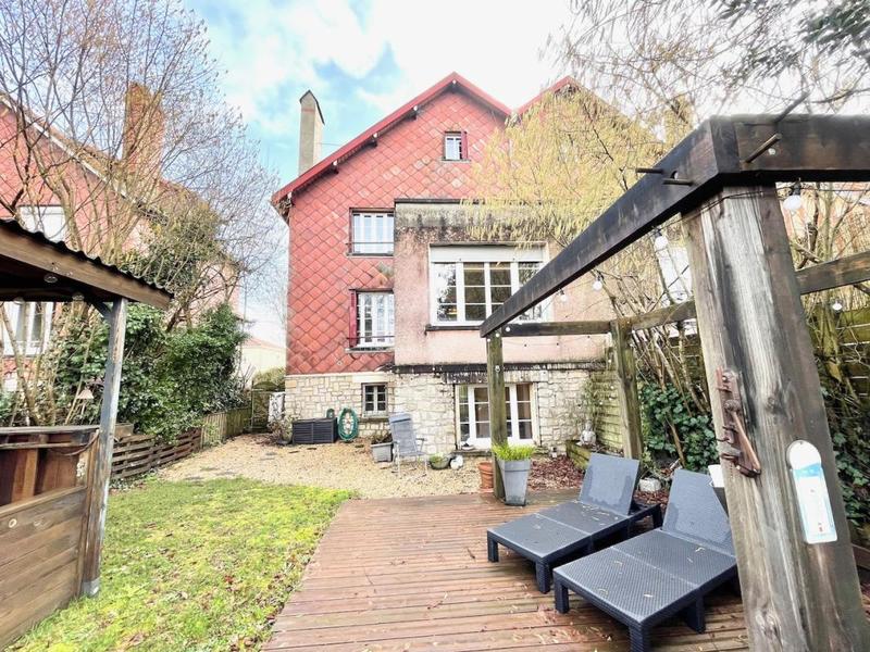 Maison - 137 m² - 8 pièces