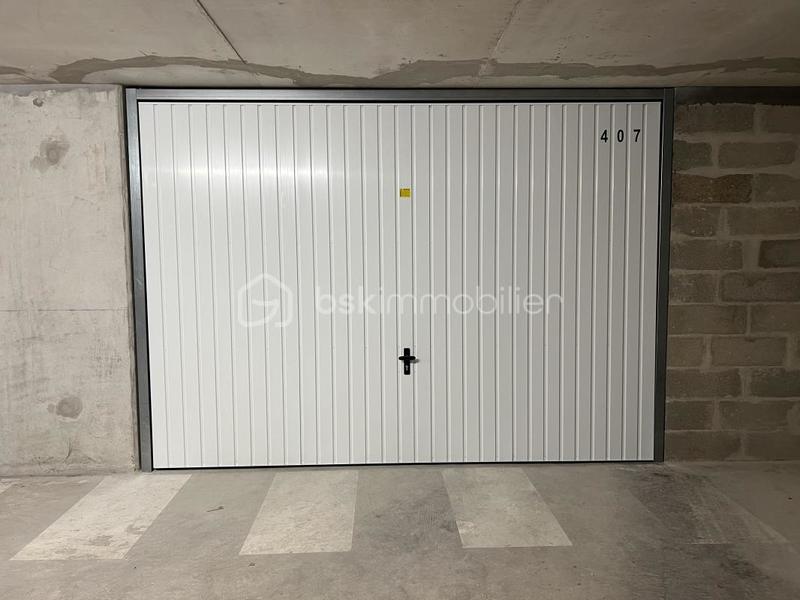 Parking / Garage - 167 m²