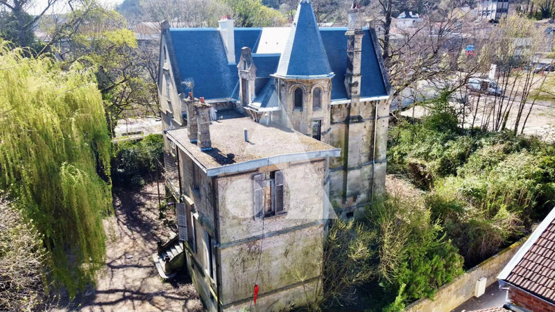 Demeure - 264 m² - 12 pièces