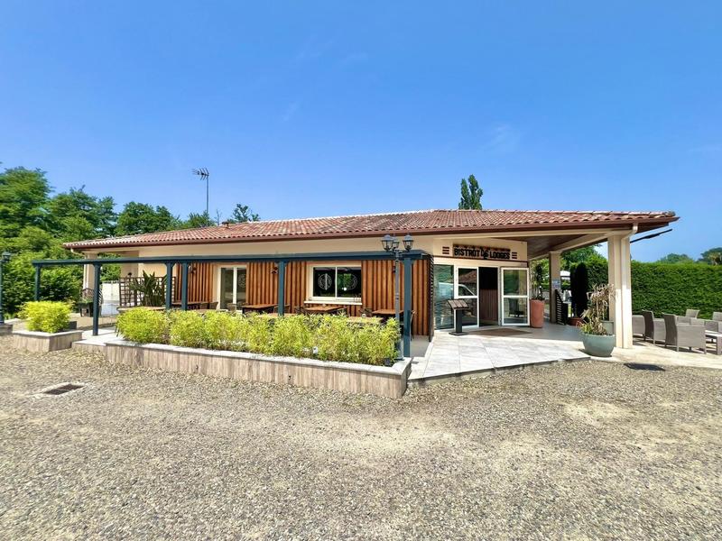 Local commercial - 1 200 m² - 20 pièces