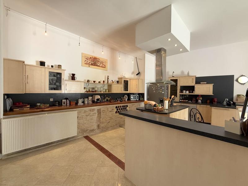 Maison - 300 m² - 7 pièces