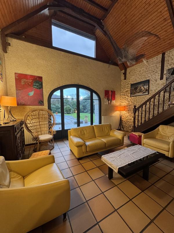 Maison - 218 m² - 7 pièces