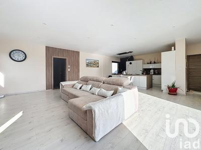 Maison - 222 m² - 8 pièces