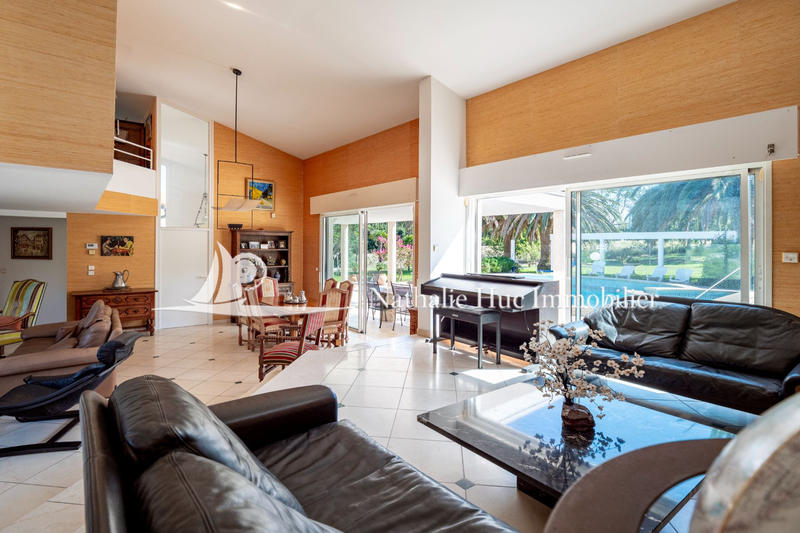 Maison - 256 m² - 7 pièces