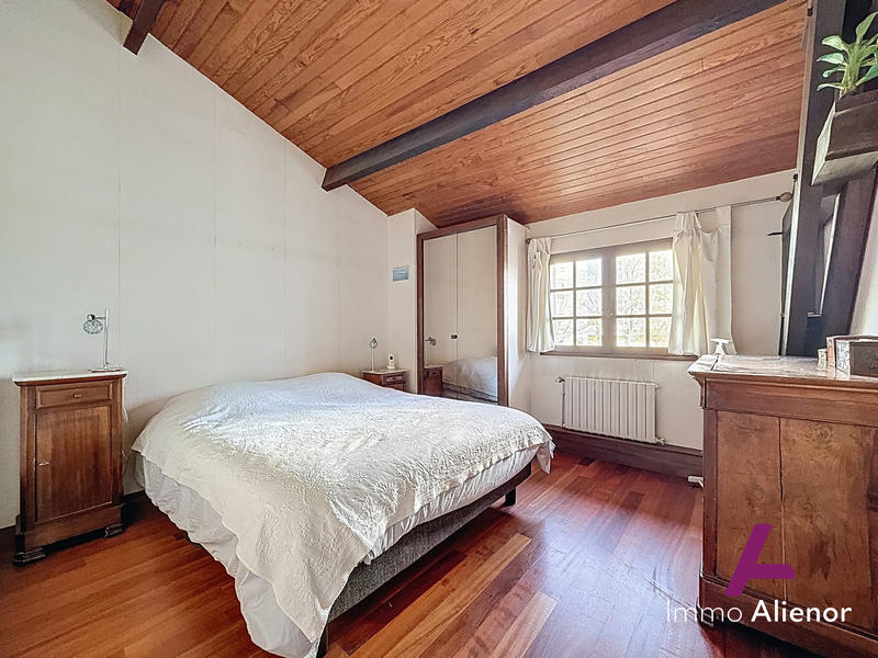 Maison - 188 m² - 9 pièces