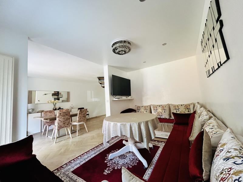 Maison - 90 m² - 5 pièces