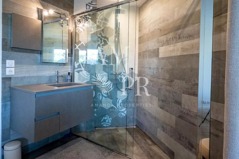 Villa - 265 m² - 6 pièces