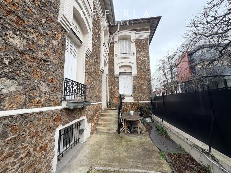 Maison - 362 m² - 15 pièces