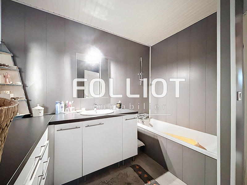 Maison - 180 m² - 8 pièces