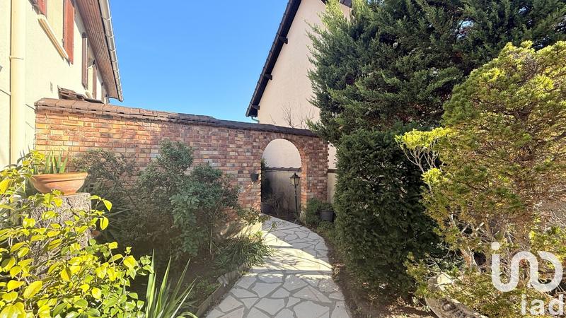 Maison - 230 m² - 9 pièces