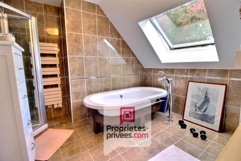 Maison - 202 m² - 6 pièces