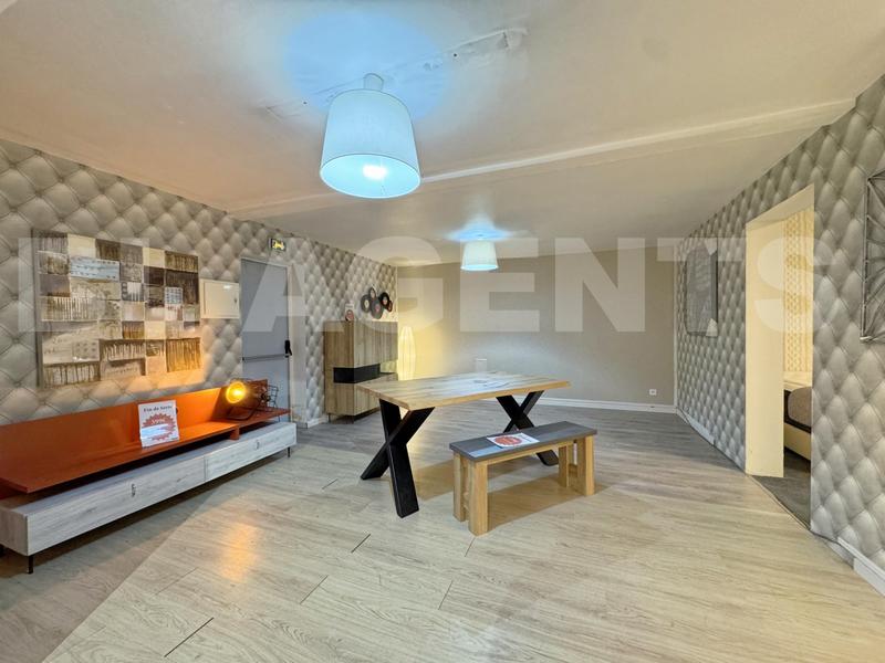 Magasins - 1 930 m²