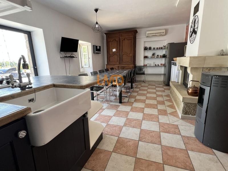 Mas - 244 m² - 8 pièces