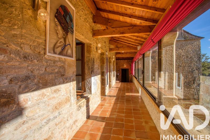 Maison - 950 m² - 22 pièces