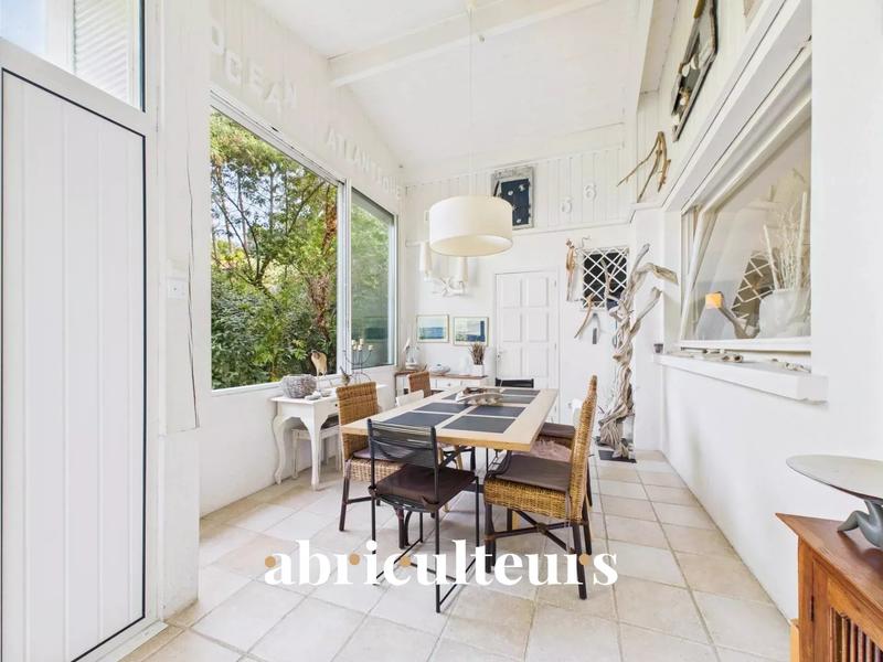 Maison - 174 m² - 10 pièces