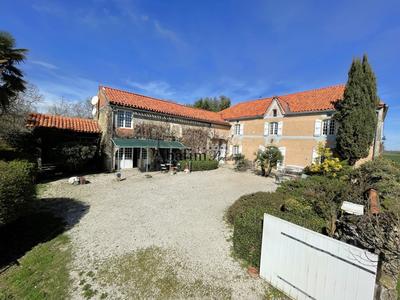 Maison - 468 m² - 15 pièces
