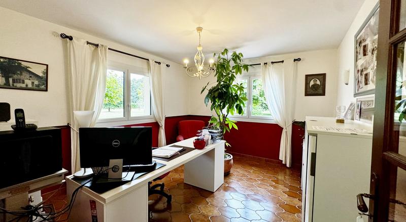 Maison - 348 m² - 11 pièces