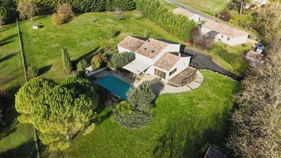 Maison traditionnelle - 183 m² - 6 pièces