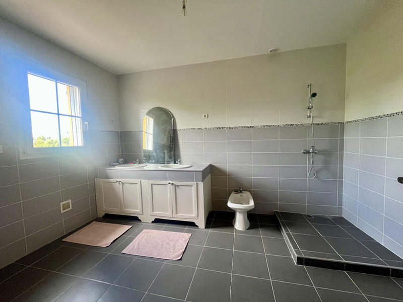 Villa - 221 m² - 6 pièces