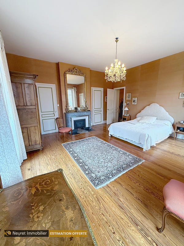 Propriété - 360 m² - 12 pièces