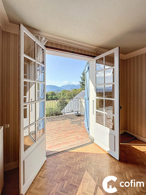 Maison - 260 m² - 7 pièces