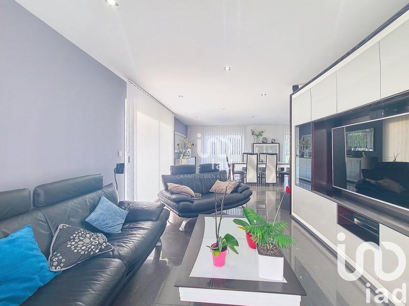 Maison - 240 m² - 8 pièces