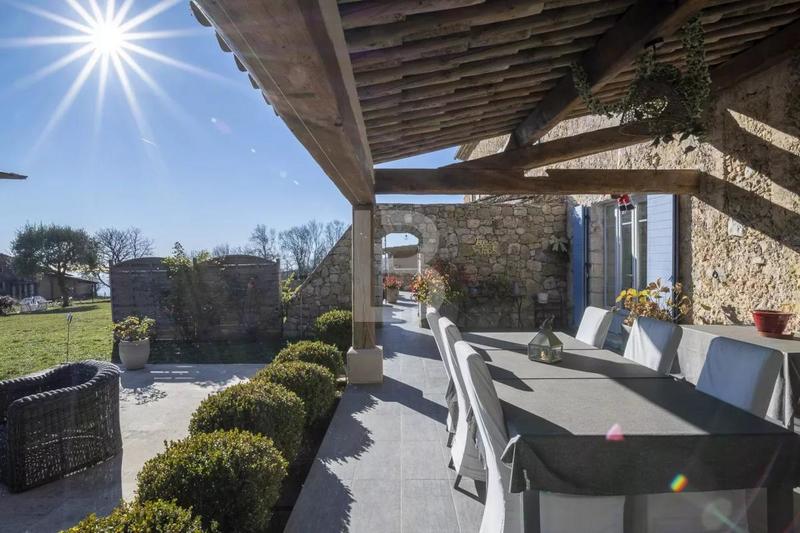 Mas - 220 m² - 6 pièces