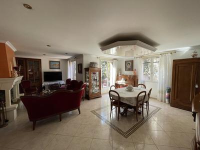 Maison - 177 m² - 8 pièces