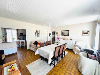 Maison traditionnelle - 102 m² - 5 pièces