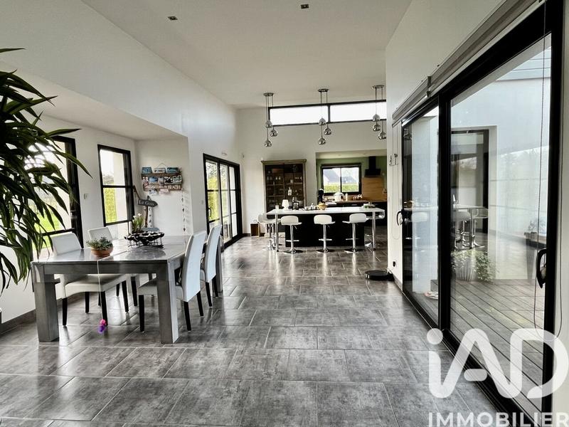 Maison - 180 m² - 6 pièces