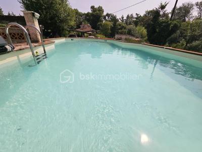 Maison traditionnelle - 185 m² - 10 pièces