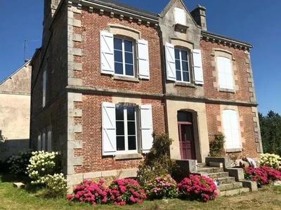 Maison - 227 m² - 7 pièces