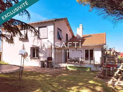 Maison - 240 m² - 8 pièces