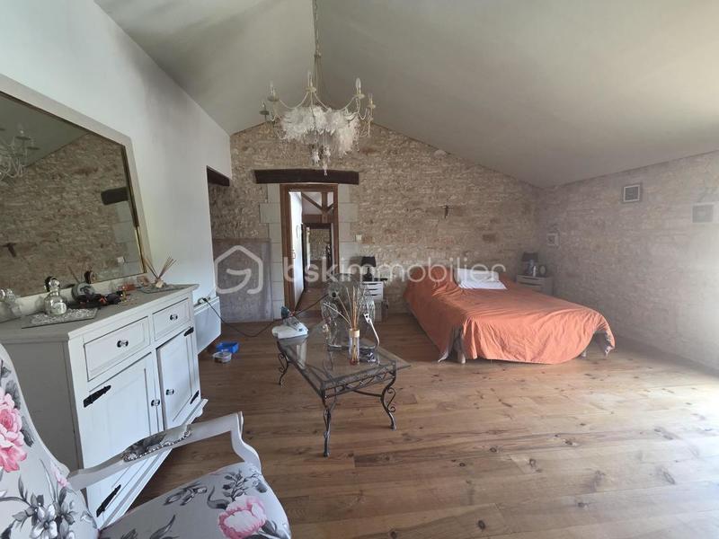 Maison - 277 m² - 6 pièces