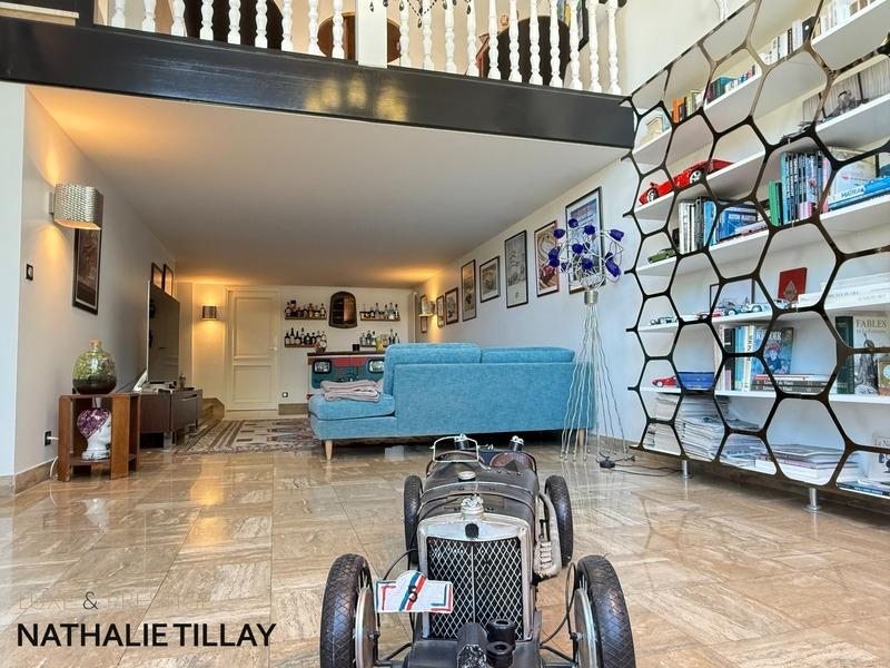 Maison - 284 m² - 9 pièces