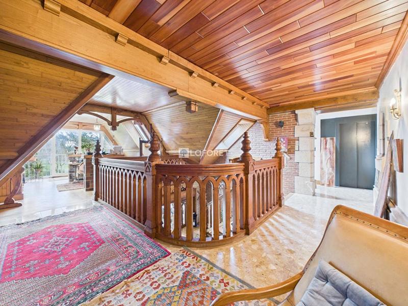 Propriété - 323 m² - 13 pièces