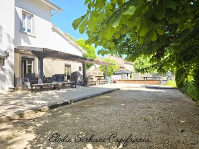 Maison - 340 m² - 9 pièces