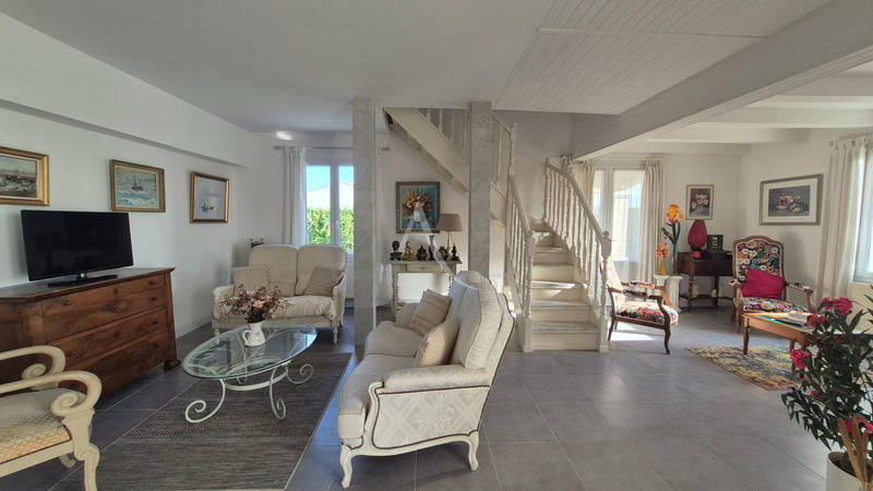 Maison - 247 m² - 8 pièces