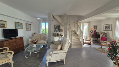 Maison - 247 m² - 8 pièces