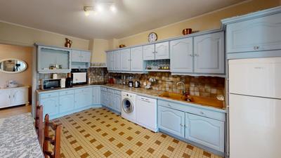 Maison - 220 m² - 7 pièces