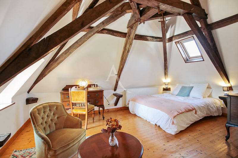 Demeure - 333 m² - 12 pièces