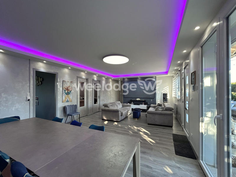 Maison - 180 m² - 9 pièces