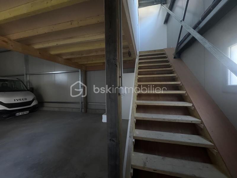 Local d'activité / Entrepôt - 148 m² - 2 pièces