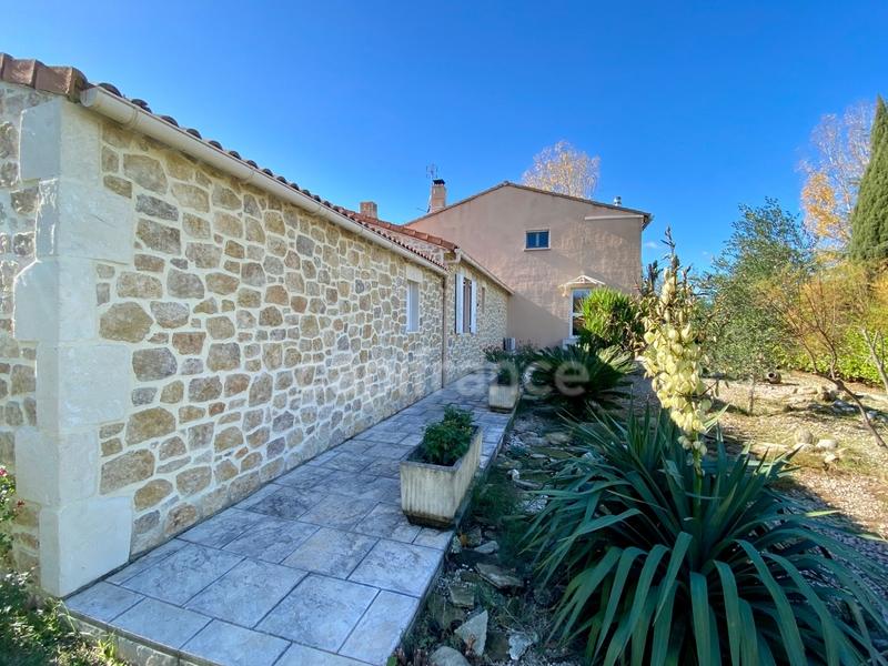 Propriété - 240 m² - 10 pièces