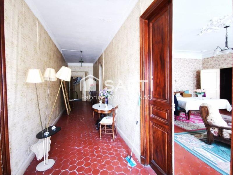 Maison - 700 m² - 14 pièces