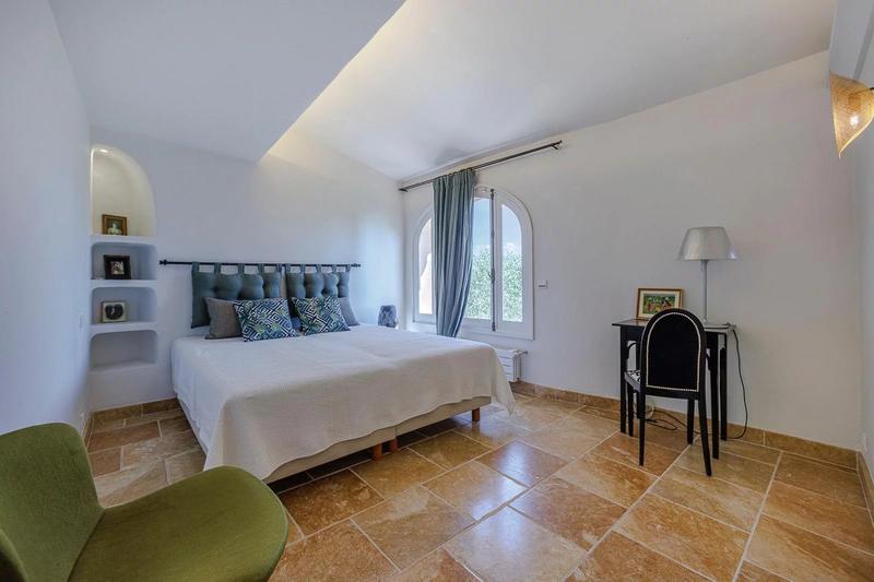 Maison - 205 m² - 6 pièces