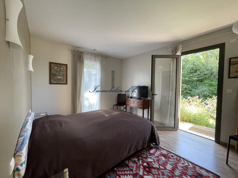 Maison - 248 m² - 9 pièces